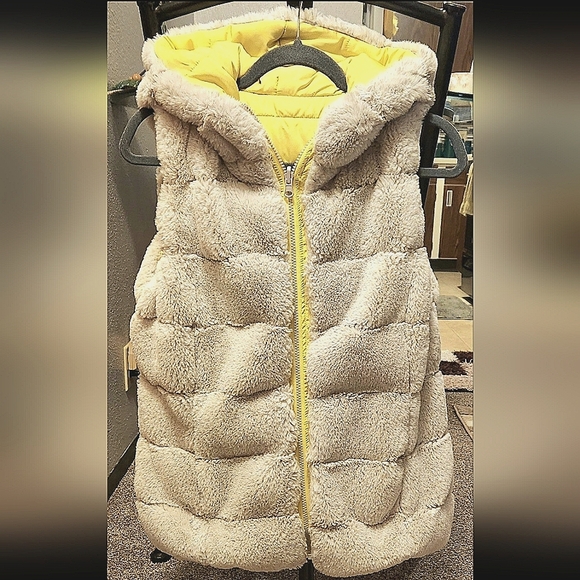Faux Fur Reversible Puffer Vest Jacket - Picture 2 of 7